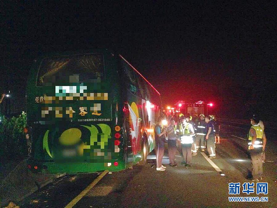 台湾高雄发生一起严重交通事故 6死11伤