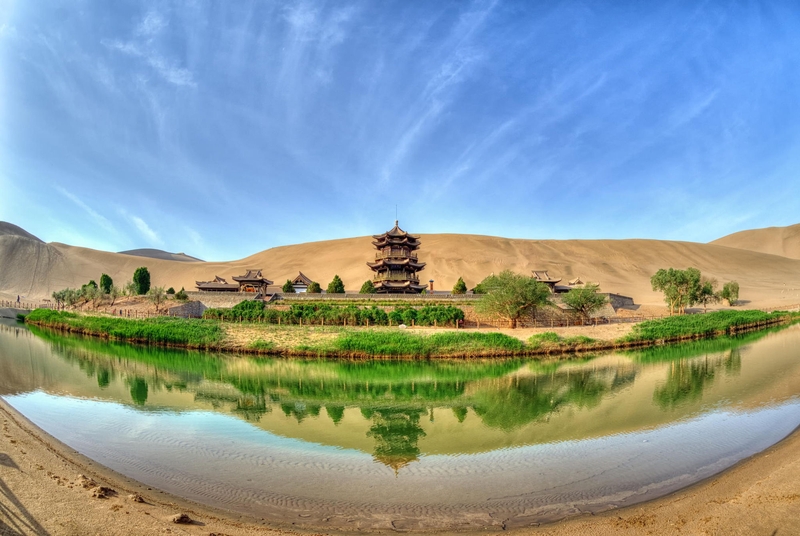 ทะเลสาบพระจันทร์เสี้ยว โอเอซิสกลางทะเลทราย ที่เมืองตุนหวง_fororder_1338629210