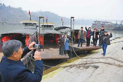 （转载）李渡嘉陵江大桥新“上岗” ——600岁内陆客运码头终落幕