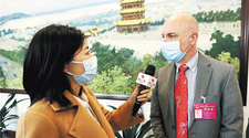 外籍人士点赞湖北抗疫举措——全球抗疫中 中国做得最棒