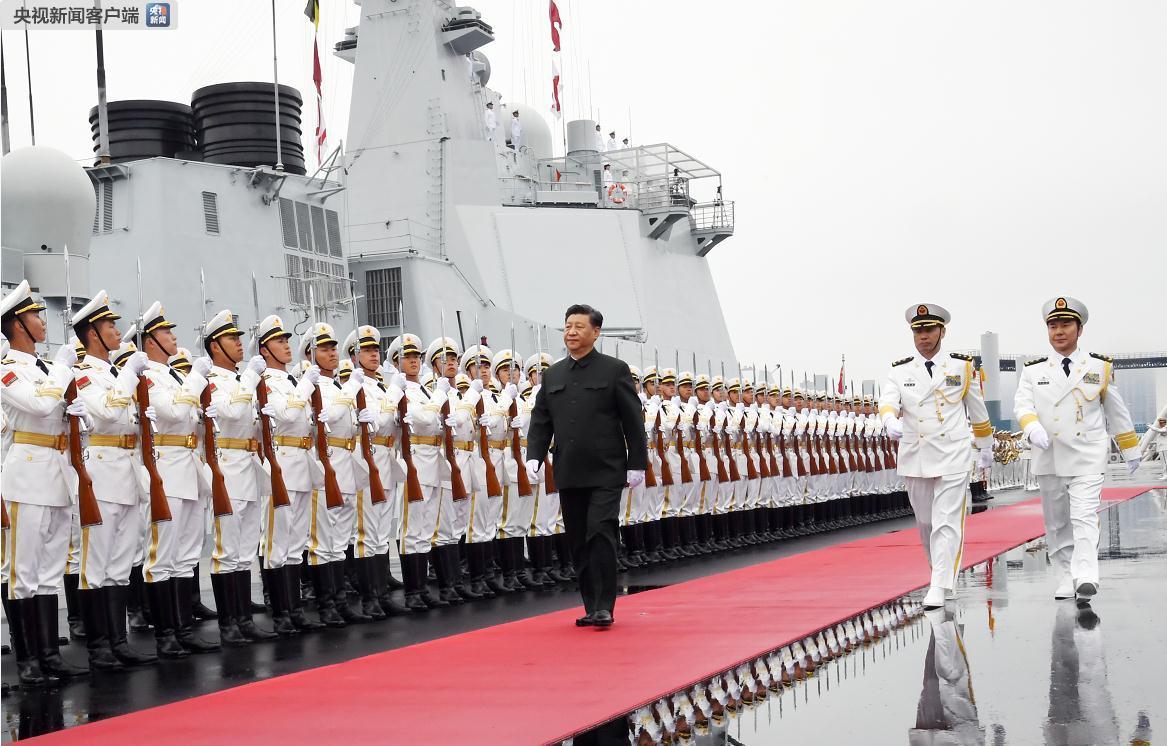 【独家视频】习近平检阅中国人民解放军海军仪仗队