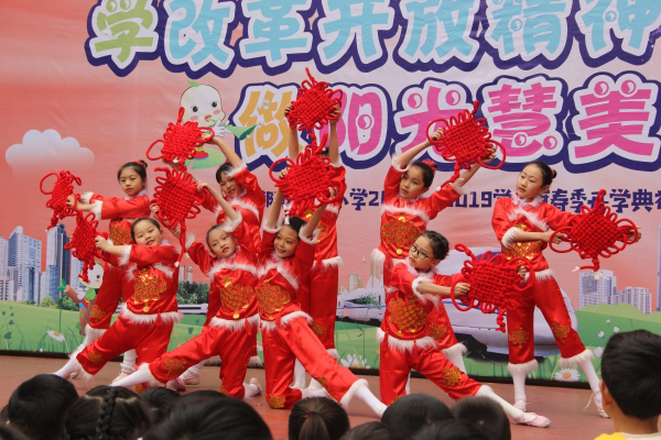 图片默认标题_fororder_节目表演(成都市胜西小学-供图)
