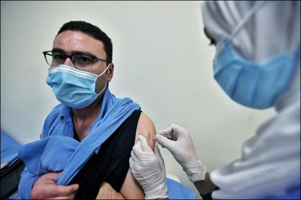 อียิปต์ฉีดวัคซีนต้านโควิดจีนแก่บุคลากรการแพทย์_fororder_20210125aj2