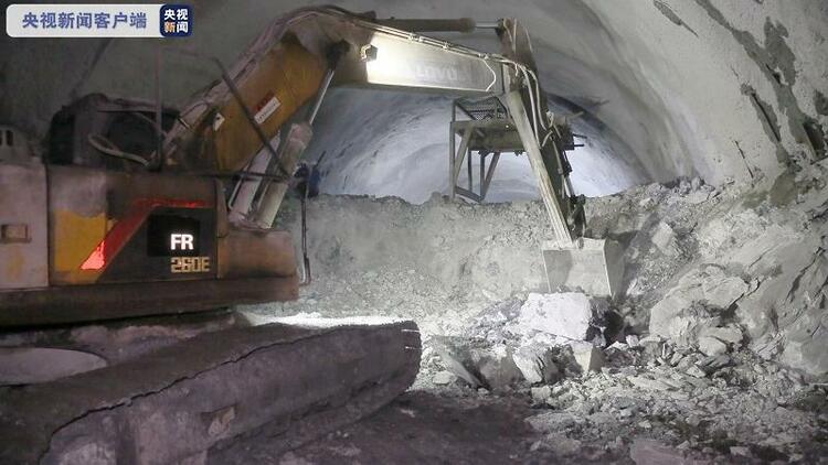 中老铁路西双版纳隧道贯通 未来昆明至万象有望朝发夕至