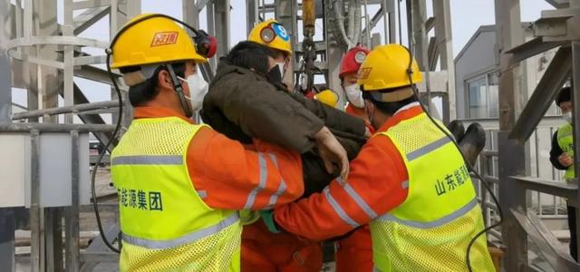 山東省金鉱爆発事故　11人救出 10人死亡_fororder_N4