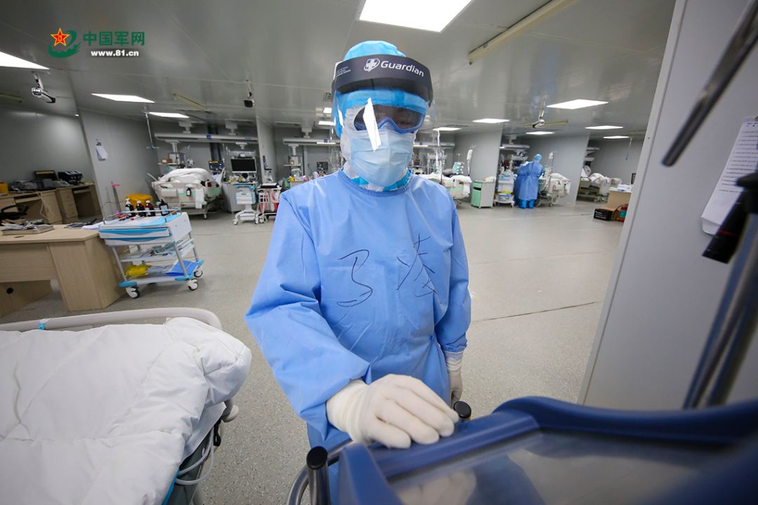 中国军网：一线抗疫群英谱｜马凌：为了你的安危，前进前进前进