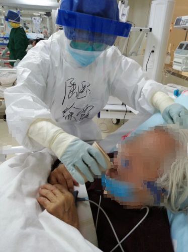 解放军报：抗疫一线女军医日记：这是我们的战场