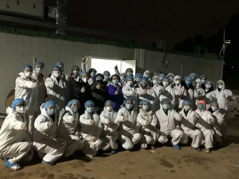 「解放军报」战“疫”夫妻档：让我们一起守护我们的武汉！