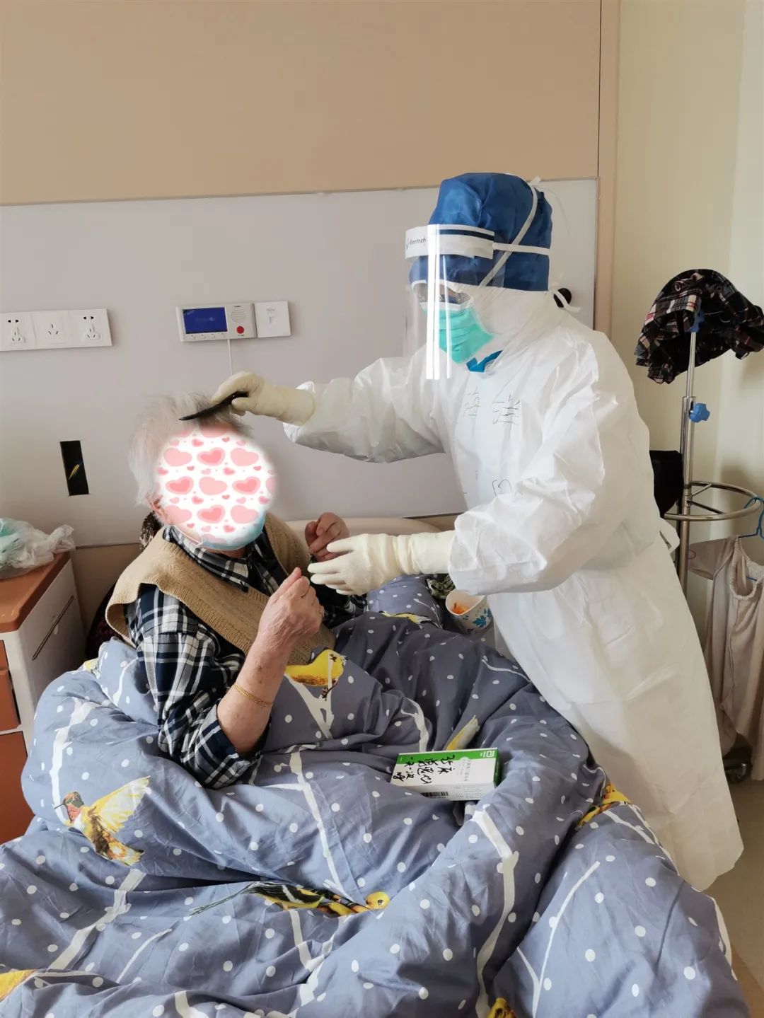 「解放军报」战“疫”夫妻档：让我们一起守护我们的武汉！