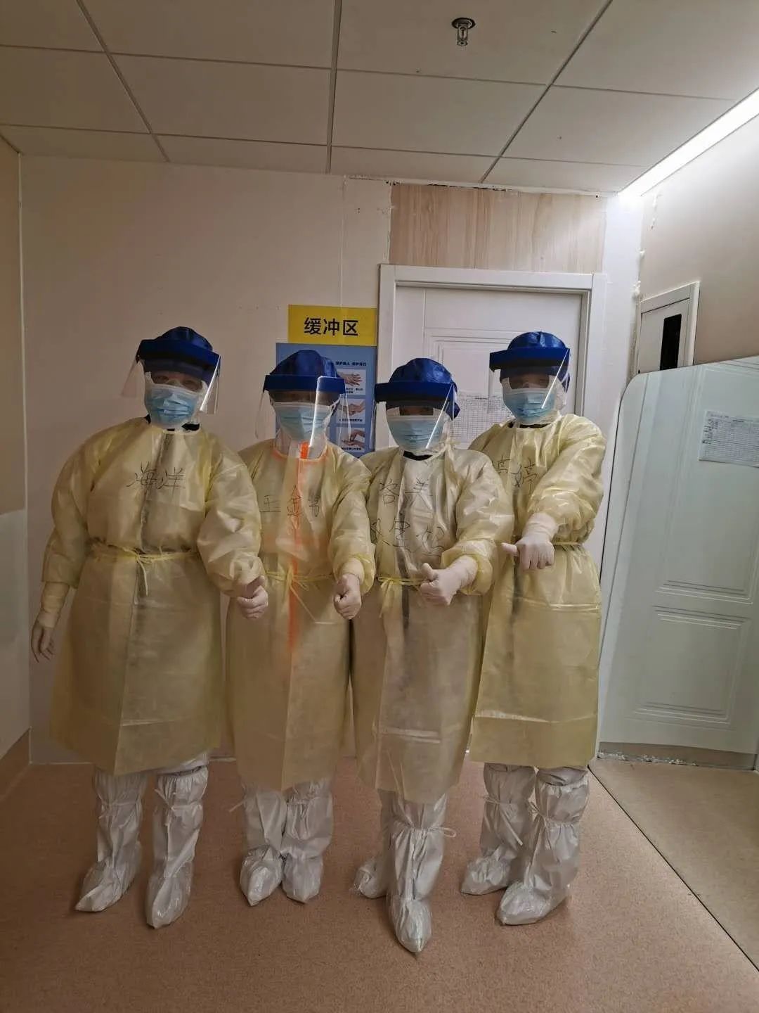 「解放军报」战“疫”夫妻档：让我们一起守护我们的武汉！