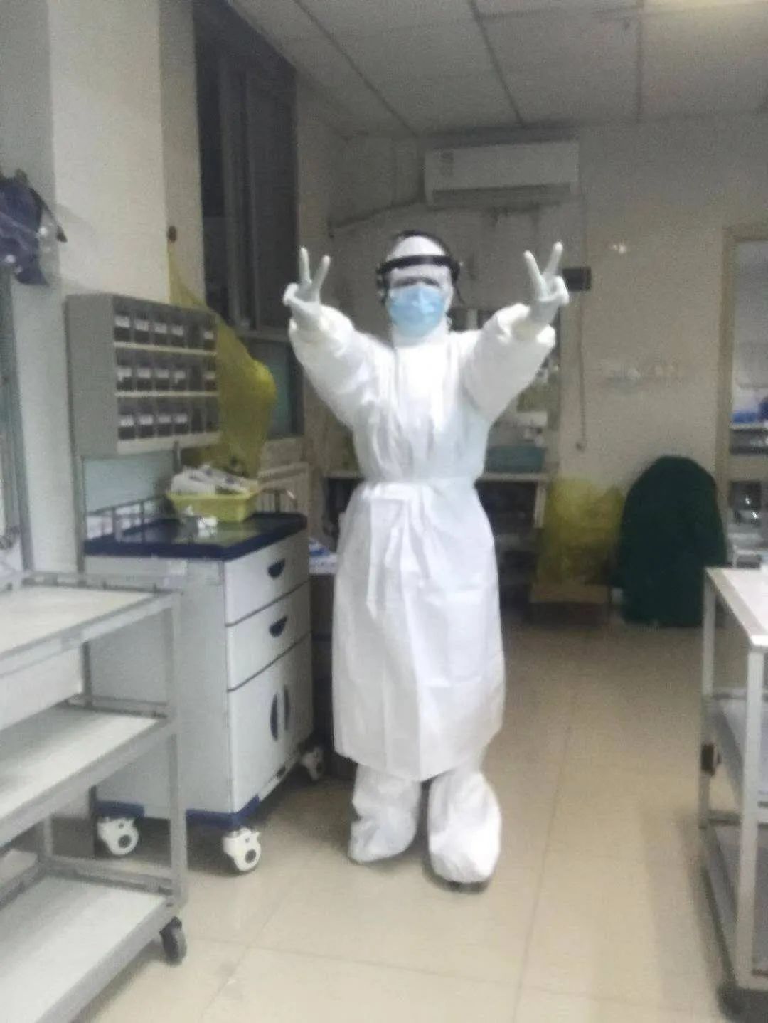 「解放军报」战“疫”夫妻档：让我们一起守护我们的武汉！