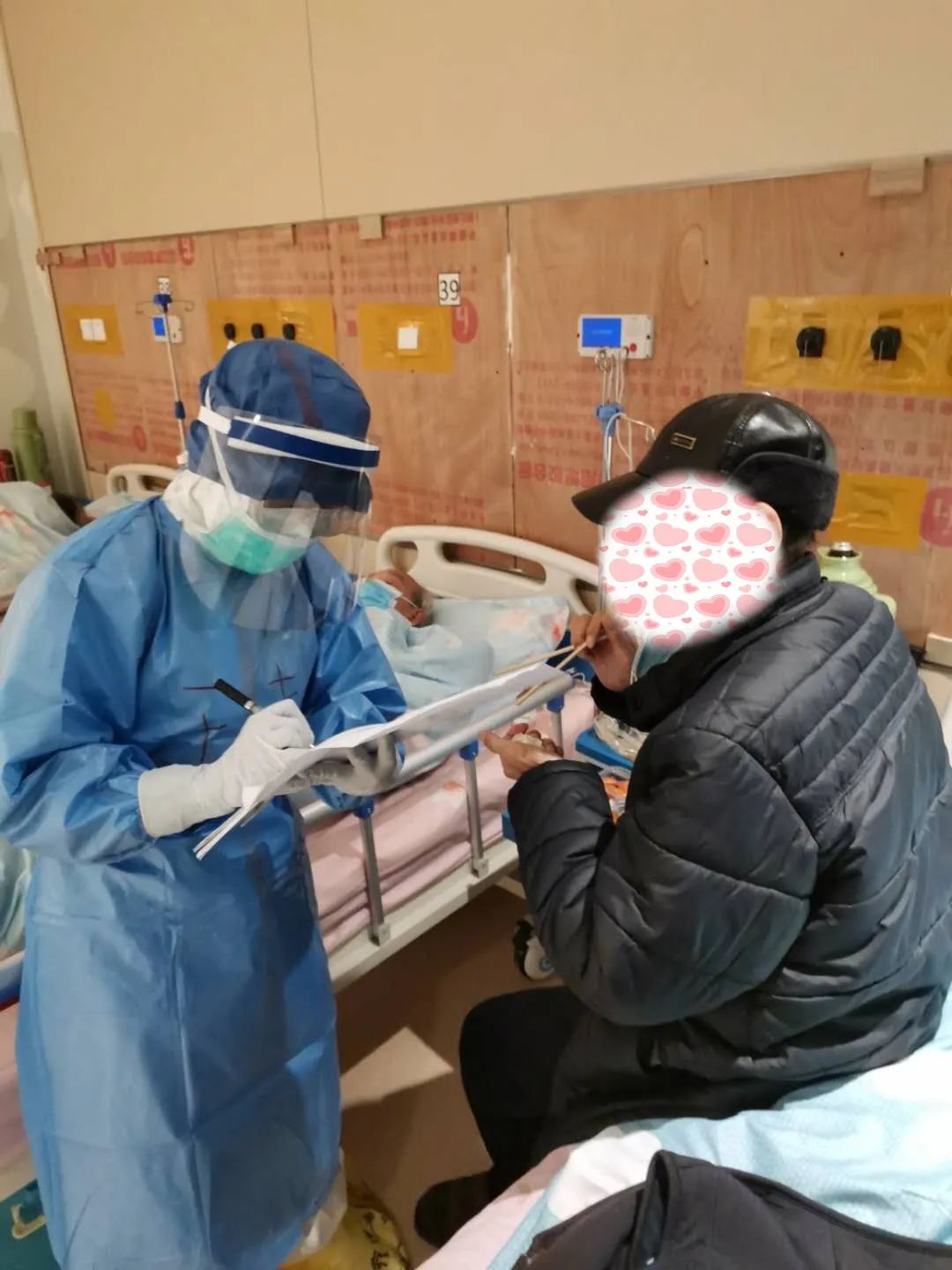 「解放军报」战“疫”夫妻档：让我们一起守护我们的武汉！