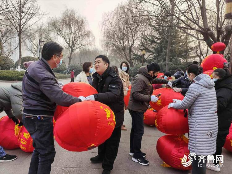 喜气洋洋就地过年！两万盏大红灯笼点亮天下第一泉