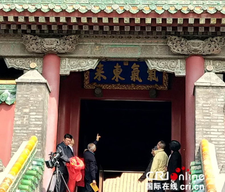 乾隆御笔“紫气东来”匾复挂沈阳故宫凤凰楼