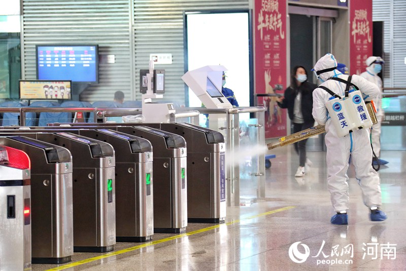 郑州：提高车站“免疫力” 织密疫情防控“安全网”