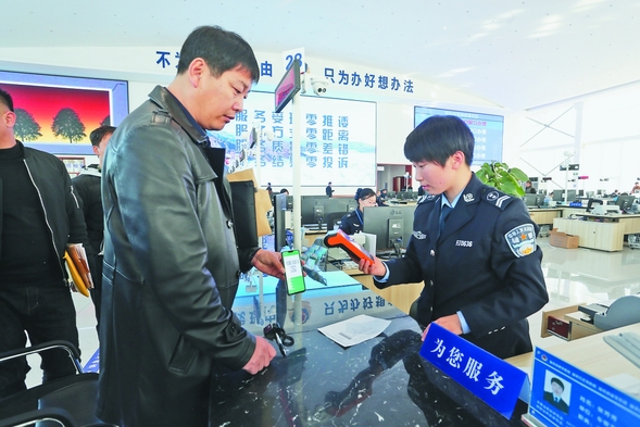 大庆市公安机关出台推进群众“办事不求人”工作40项便民服务措施
