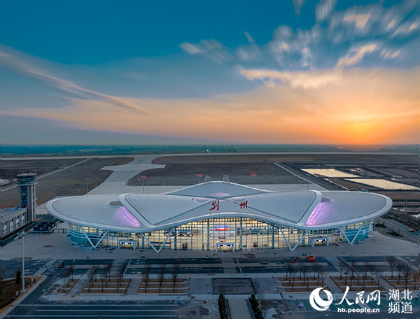 荆州机场取得机场使用许可证 具备通航投用条件