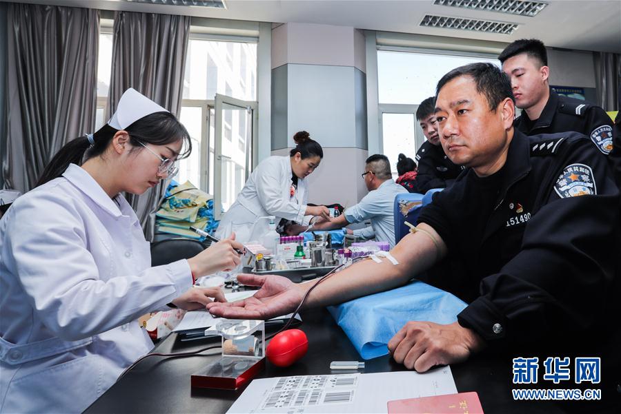 内蒙古锡林郭勒：志愿献血 救助伤者