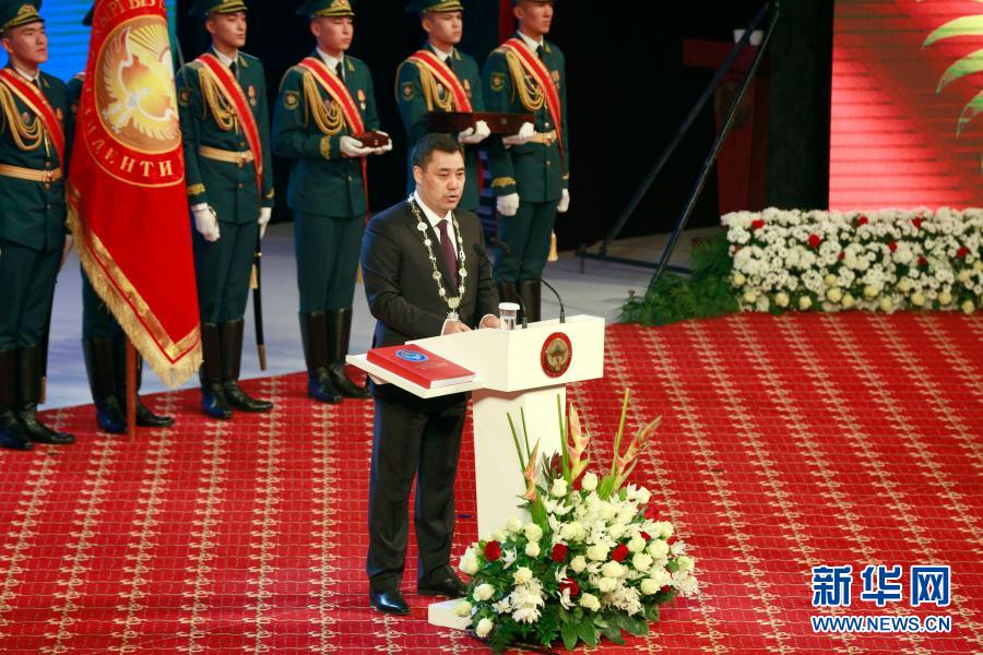 扎帕罗夫就任吉尔吉斯斯坦总统