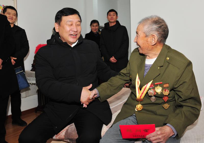 吉林省退役军人事务厅看望慰问吉林省年龄最大抗战老兵