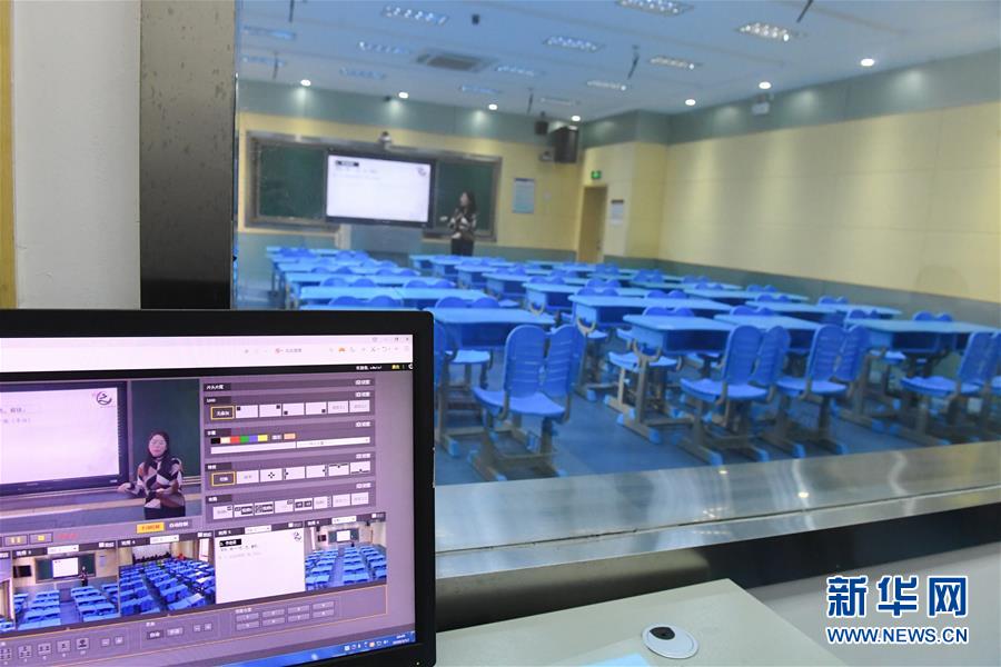 新华网@校园消毒防疫备开学