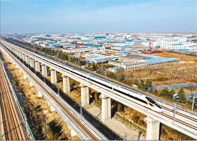 “八纵八横”高速铁路网最长横向通道 连云港至乌鲁木齐高速铁路全线贯通