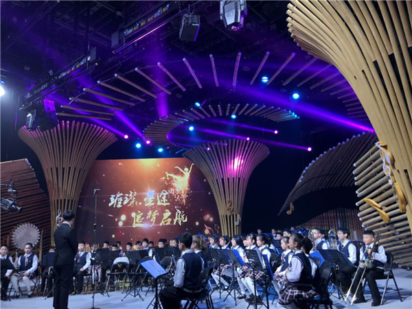 图片默认标题_fororder_一曲《千与千寻》将大家带入到动漫世界（成都市芳草小学 供图）