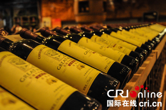 （未审核）【旅发大会专题】【焦点资讯】【文字列表】中外记者体验中国葡萄酒文化 百年葡萄树引关注