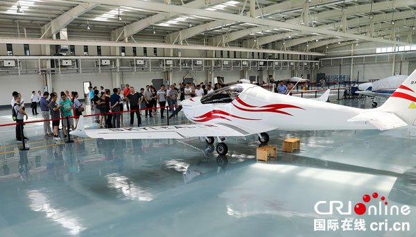 图片默认标题_fororder_参观考察自贡航空产业园