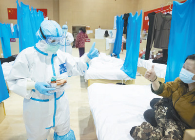 [人民日报]开通心理咨询热线 提供心理危机干预 筑起抗疫的心理防线