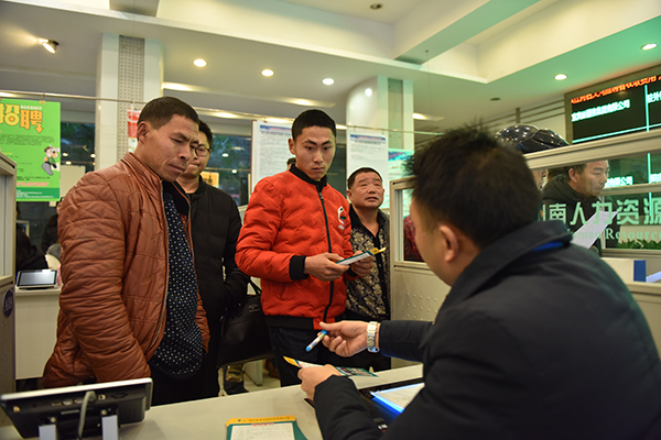 图片默认标题_fororder_“坐下来谈谈吧！”（杨晓川-摄）