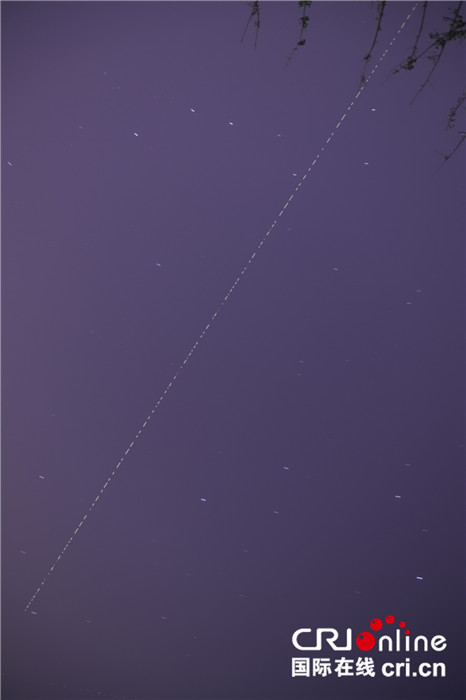 虫一号卫星闪烁莫尔斯码 为人民海军70华诞送