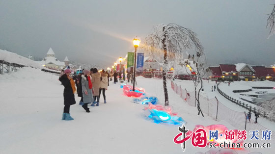 （市州二级-旅游交通，移动端）西岭雪山夜滑狂欢周 开启全新的旅游生活方式