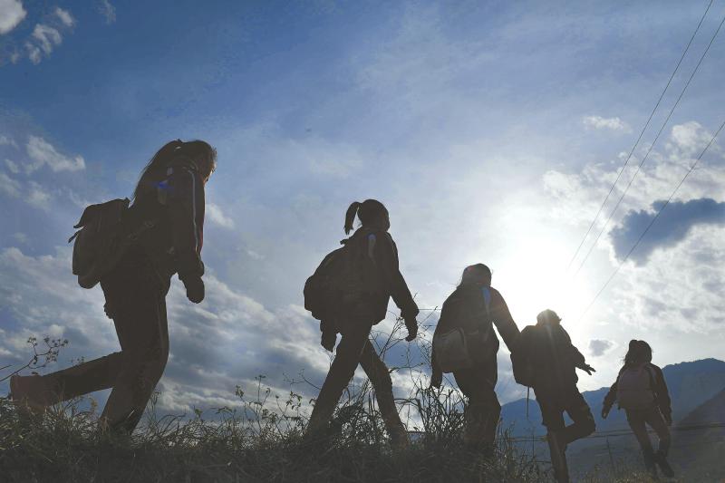 （焦点图，导航凉山，移动端）凉山：上学路上，一个都不能少