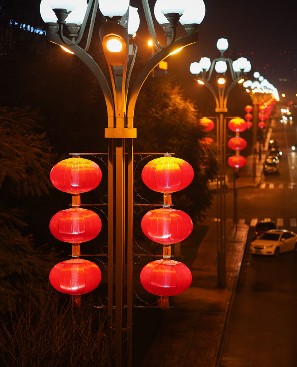Hanging Lanterns on the Streets of Chengdu to Welcome the Chinese New Year_fororder_33