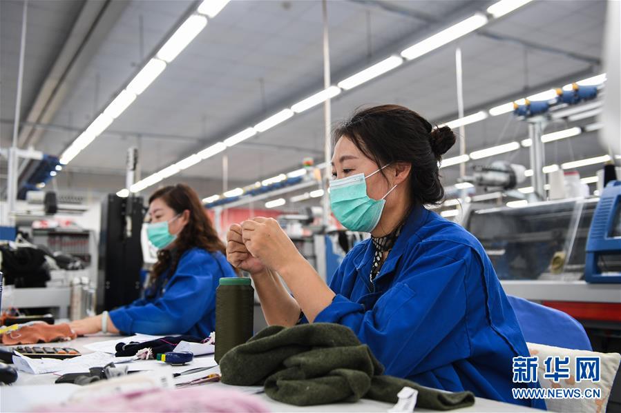 【新华网】内蒙古鄂尔多斯：复工复产 赶制订单