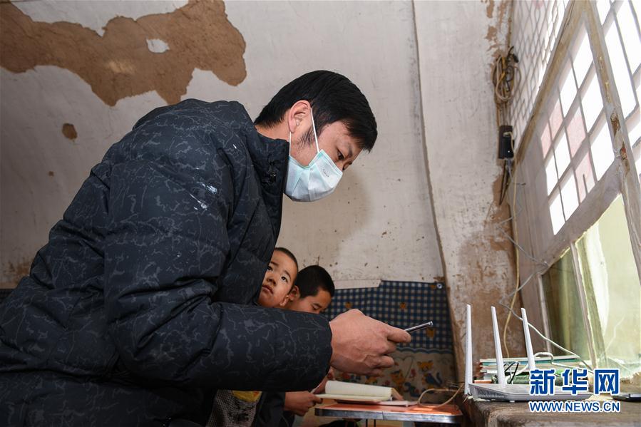 「新华网」内蒙古：窑洞里的网络课