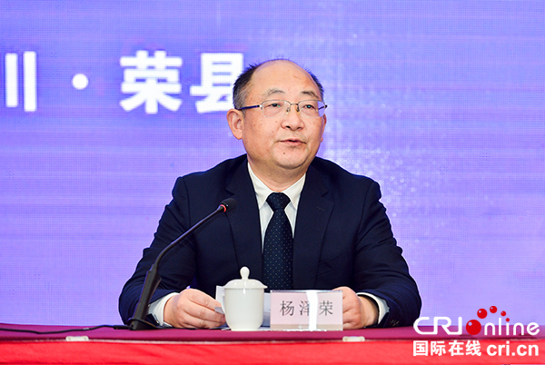 图片默认标题_fororder_3荣县人民政府副县长杨泽荣回答记者提问（摄影-廖志全）