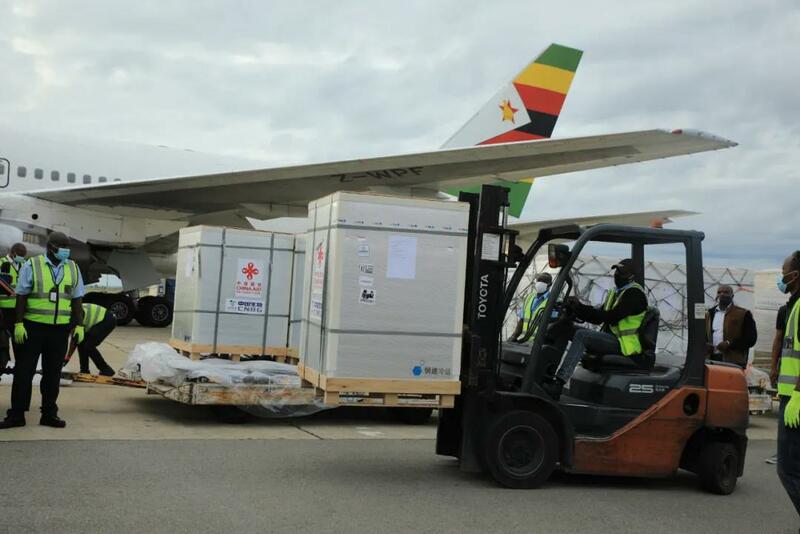 Chanjo ya COVID-19 iliyotolewa na China yafika Zimbabwe_fororder_微信图片_20210215160840