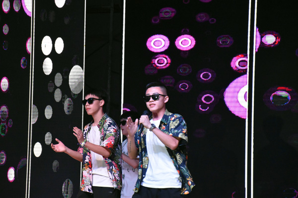 图片默认标题_fororder_高中部学生演唱歌曲串烧《青春》-摄影-任徐