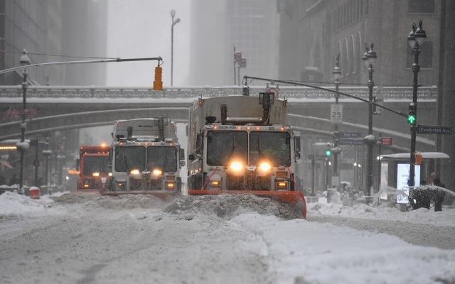 美国东北部暴雪打破百年纪录 当地面临交通和疫情防控双重压力-国际在