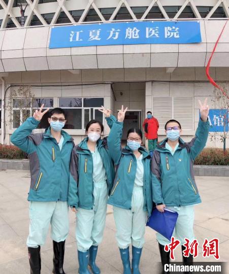 中新网■方舱战“疫”记：微缩“城市”书写不同人间日常