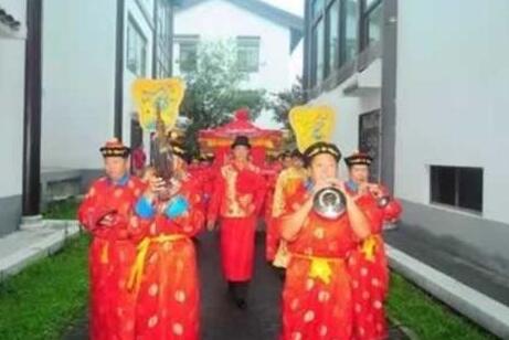 &quot;央视女主持&quot;嫁美后遭虐案开庭 双方申请被驳回