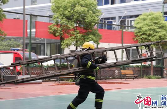 【追梦火焰蓝】仅有一个篮球场训练，这支消防队如何守卫武汉最繁华地带