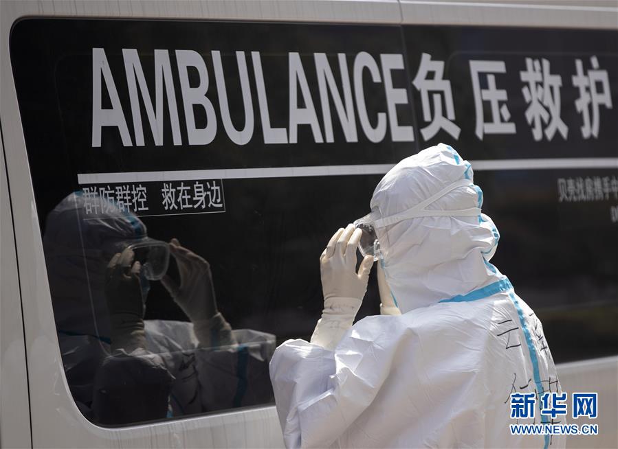 [新华网]战“疫”一线的生命“摆渡人”