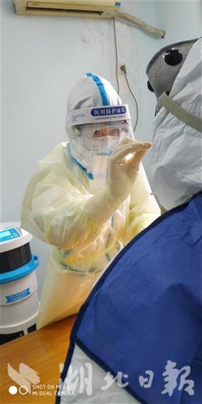 【湖北日报】50天，这支“90后”咽拭子采样队完成7000余例采样