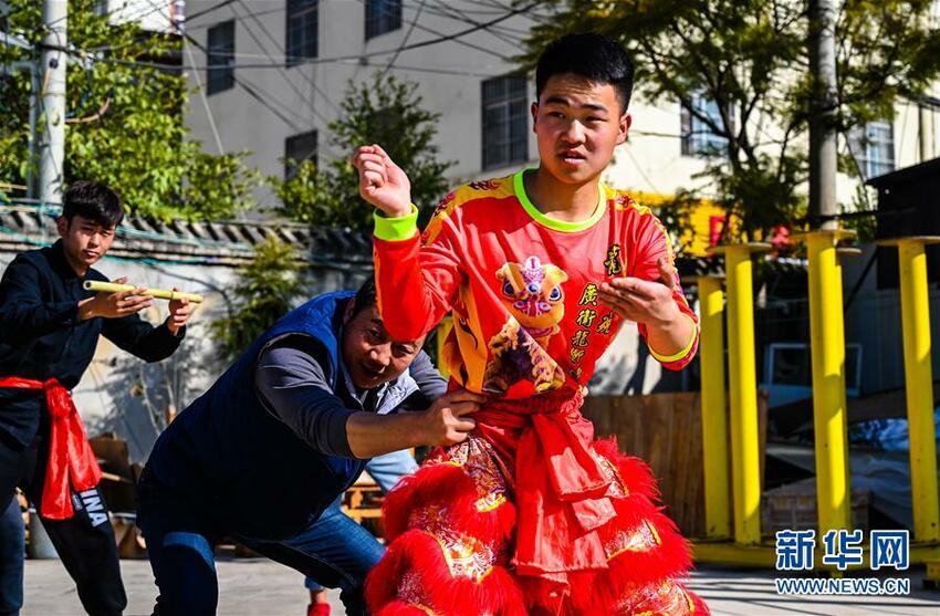 Warisan Kebudayaan  Non Material Barongsai Yunan Tiongkok_fororder_ws6