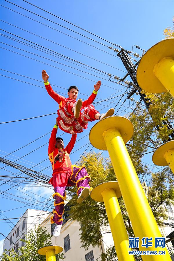 Warisan Kebudayaan  Non Material Barongsai Yunan Tiongkok_fororder_ws7