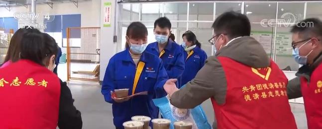 新闻观察 | 保障农民工群体“就地过好年” 促进农民工市民化新尝试