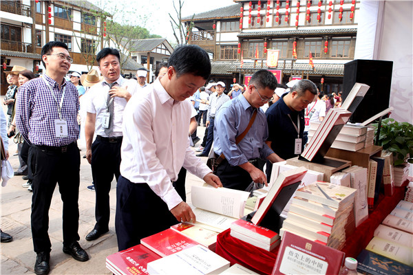 图片默认标题_fororder_惠民图书展销（摄影-马俊杰）